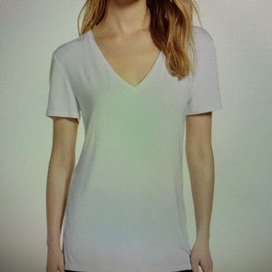 EUC Halogen V-Neck White Top, size L. Gorgeous top, a must see!